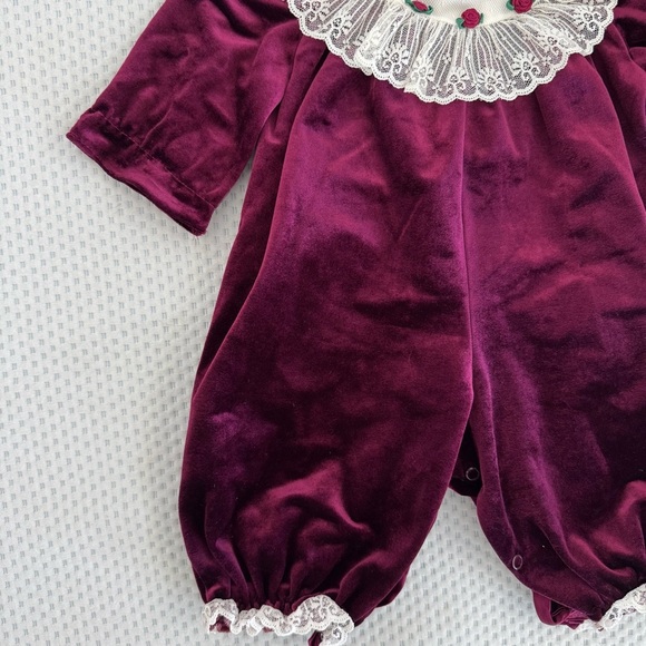 Vintage Rare Editions Velvet Baby Romper with Lace Collar and Embroidery Size 9m - Picture 3 of 6